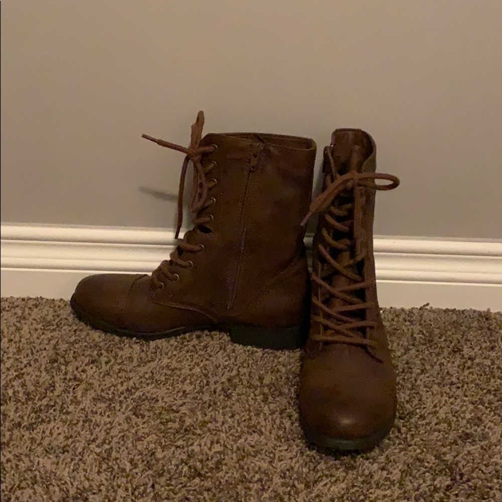 Target combat boots!!